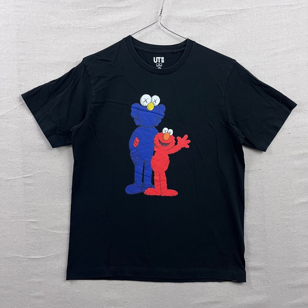 Uniqlo T-Shirt Mens Medium Black KAWS Sesame Street Elmo Cookie Monster Graphic